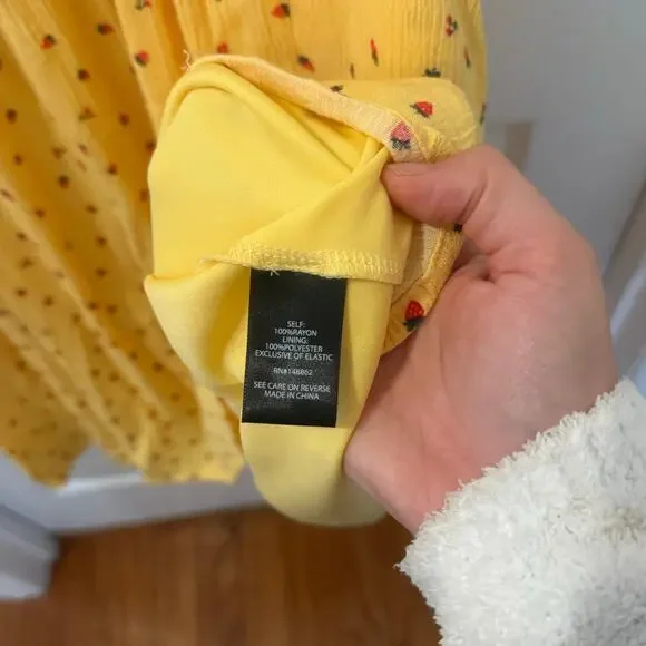Torrid‎ Yellow Strawberry Print Sundress - Size 1 (1X / 14–16) - Picture 9 of 10